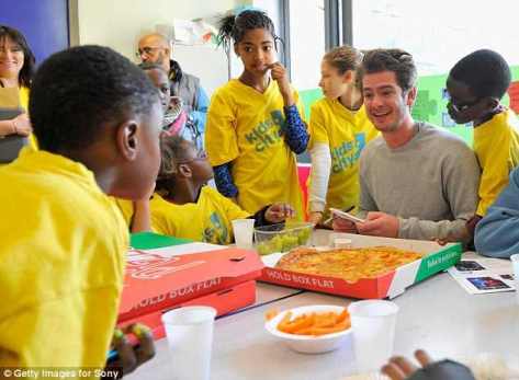 Photo from: http://www.dailymail.co.uk/tvshowbiz/article-2602241/Spider-Mans-latest-mission-battling-bullying-Andrew-Garfield-wins-inner-city-youngsters.html