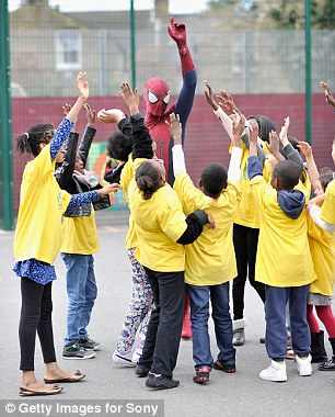 Photo From: http://www.dailymail.co.uk/tvshowbiz/article-2602241/Spider-Mans-latest-mission-battling-bullying-Andrew-Garfield-wins-inner-city-youngsters.html